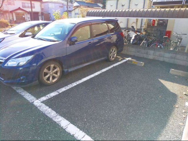 レオパレスカーニバルⅡの駐車場