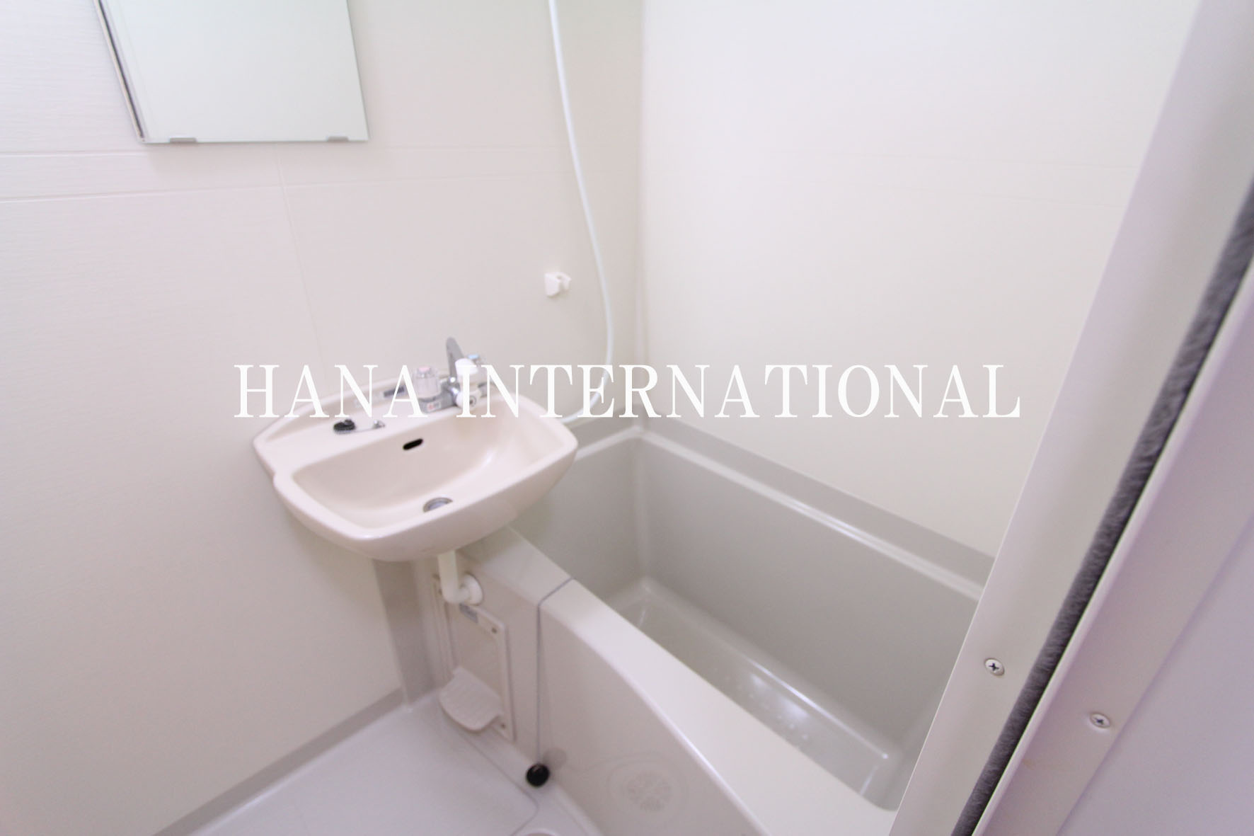 レオパレスTF　oneの浴室