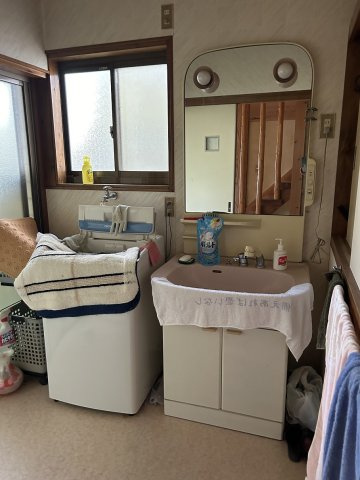 田人町旅人字木ノ下　中古一戸建ての独立洗面台