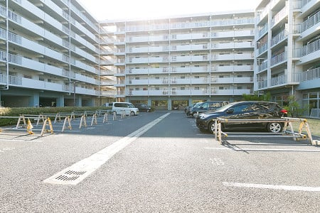 鷹合団地の駐車場