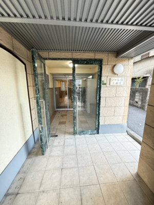 【エントランス】 | シャルル上新庄