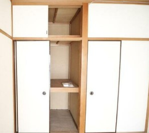 調布市富士見町１丁目のアパートの収納