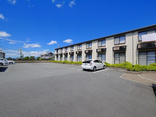 レオパレスゆとり　天理の駐車場|駐車スペースもあります