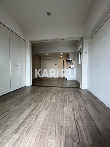 ストームの洋室