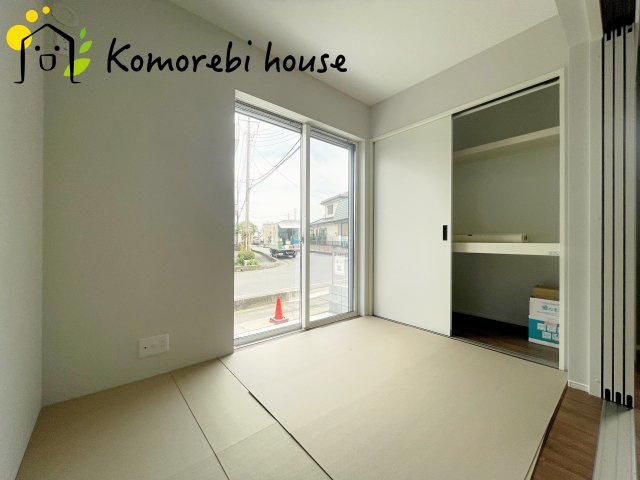 北本市宮内１丁目　新築一戸建て　セレクト花水木　02の和室|琉球畳の落ち着いた風合いが心を整える和室。洗濯物を畳んだり、昼寝したり、日常の“ほっと一息”を支えてくれる空間です。