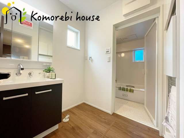 北本市宮内１丁目　新築一戸建て　セレクト花水木　02の独立洗面台|散らかりがちな洗面周りもスッキリまとまる収納付き洗面台。タオルや日用品を入れてもゆとりがあり、生活感を見せない美しい空間をつくります。