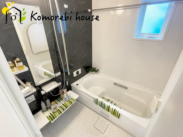 北本市宮内１丁目　新築一戸建て　セレクト花水木　02の浴室|暖房・乾燥・換気が一体になった多機能浴室で、一年を通して快適に使えるのが魅力。冬は暖房であたたかく、雨の日は乾燥が洗濯物をしっかり乾かしてくれます。