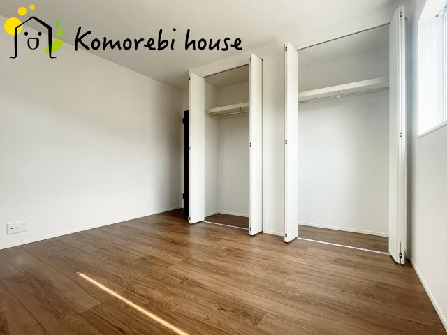 北本市宮内１丁目　新築一戸建て　セレクト花水木　02の寝室|寝室にはゆとりのある広さがあり、大きめのベッドも余裕をもって配置できます。
実際に内覧いただければ、サイズ感もよりイメージしやすいと思います。採寸もその場でご協力いたしますので、ぜひお確かめください。