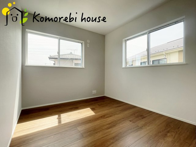 北本市宮内１丁目　新築一戸建て　セレクト花水木　02の洋室|朝日がやさしく差し込み、読書も在宅ワークも心地よくこなせる明るい洋室。生活リズムに寄り添い、使い方に合わせて表情を変えてくれる一部屋です。