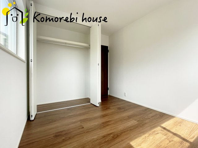 北本市宮内１丁目　新築一戸建て　セレクト花水木　02の洋室|収納付きでゆとりのある空間。寝室としても使え、衣類やおもちゃもスッキリ片付く快適な部屋。