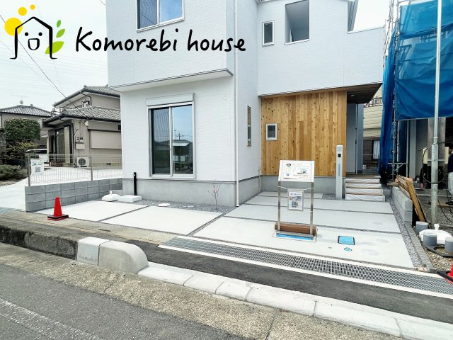 北本市宮内１丁目　新築一戸建て　セレクト花水木　02の駐車場|敷地内に普通車1台分の駐車スペースを確保。前面道路との動線も良く、毎日の停めやすさを重視した配置です。