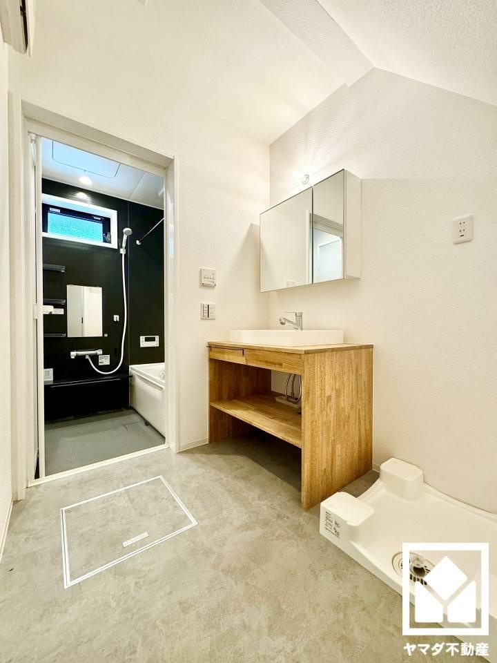 伏見区深草出羽屋敷町の洗面所