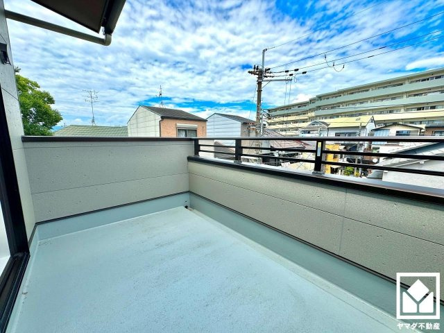 伏見区深草出羽屋敷町のバルコニー