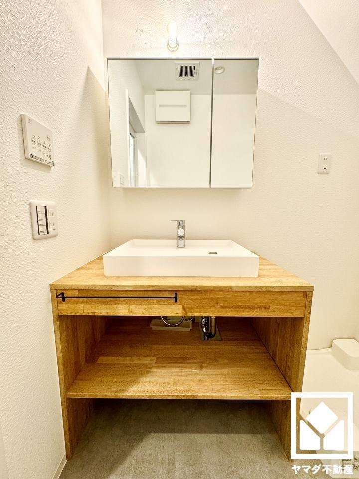 伏見区深草出羽屋敷町の独立洗面台