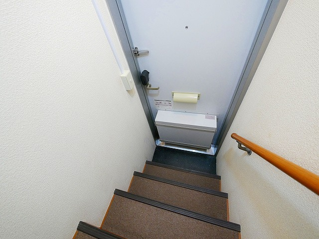 レオパレス悠の玄関|落ち着いた玄関です