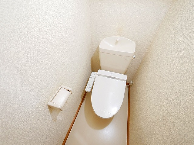 レオパレス悠のトイレ|落ち着いた色調のトイレです
