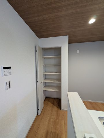 【収納】 | いろどりアイタウン沼田市桜町23-P1ー③ | 便利なキッチンパントリー♪