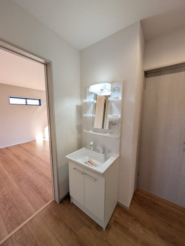 【独立洗面台】 | いろどりアイタウン沼田市桜町23-P1ー③ | ２階の洗面台が標準装備♪