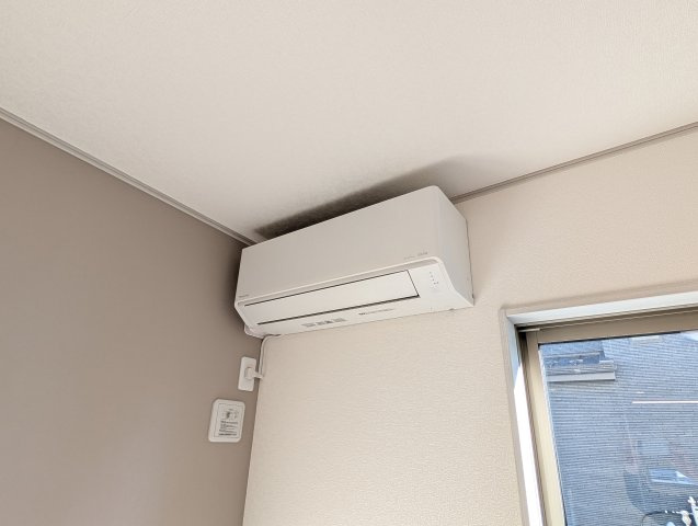 【設備】 | いろどりアイタウン沼田市桜町23-P1ー② | LDKには18畳用エアコンも付いてます♪