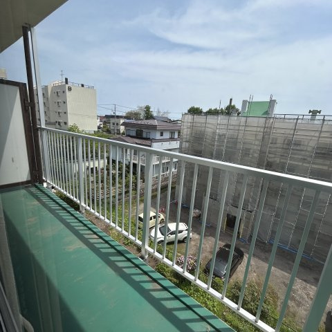 高砂ハイツD棟のバルコニー