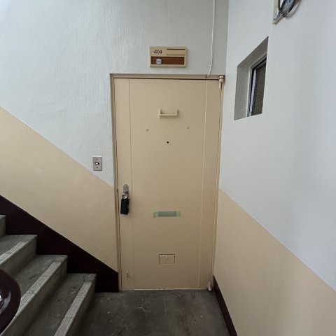 高砂ハイツD棟のエントランス