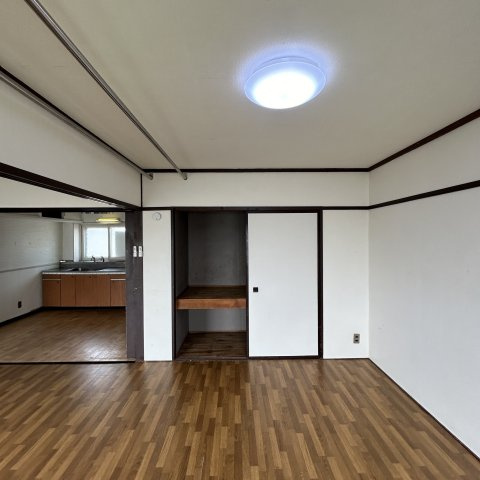 高砂ハイツD棟の居間・リビング