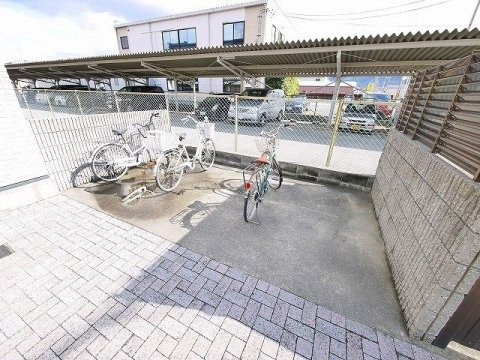 レオパレスウェストコートのその他共用部分|自転車置き場