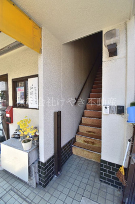 【エントランス】 | 中内ビル | 清潔なエントランスです