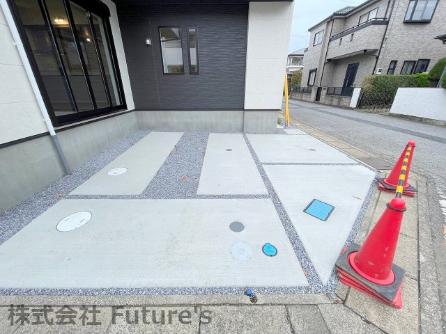 三郷市上彦名　新築戸建　全1棟の駐車場|カースペース並列2台可（車種制限あり）