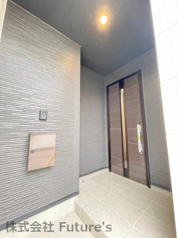 三郷市上彦名　新築戸建　全1棟のエントランス|玄関アプローチ