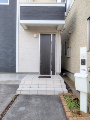 【エントランス】 | 桶川市大字坂田　中古戸建住宅