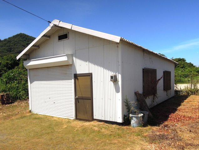 神島1貸地貸倉庫の外観
