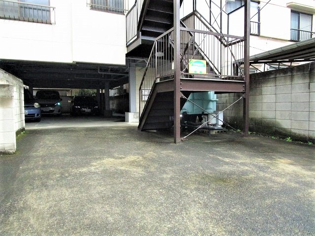 アダチハイツ駐車場