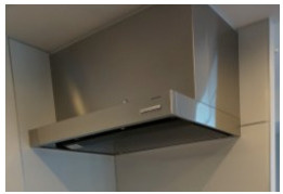 【キッチン】 | LA MIA CASA | 油汚れが染み込みにくいホーロー整流板付レンジフードを採用