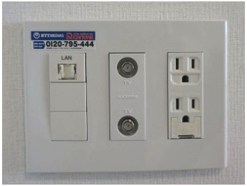 【設備】 | LA MIA CASA | マルチコンセントで電源等が1か所にまとまるのでスッキリ！