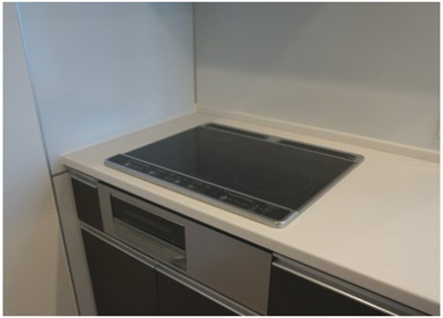 【キッチン】 | LA MIA CASA | 3口IHクッキングヒーターを全戸標準装備。お手入れも簡単！