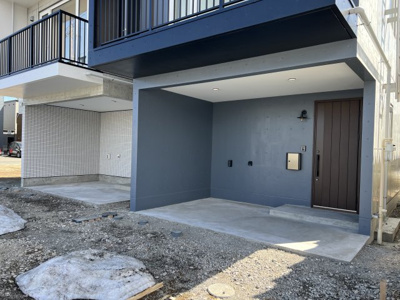 【駐車場】 | 北区新琴似1-6 新築後未使用 RC造 | 玄関前駐車場は並列駐車2台可能♪