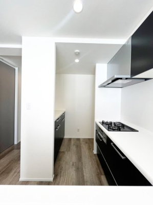 【キッチン】 | 北区新琴似1-6 新築後未使用 RC造 | キッチンには機能的なカップボード付き♪