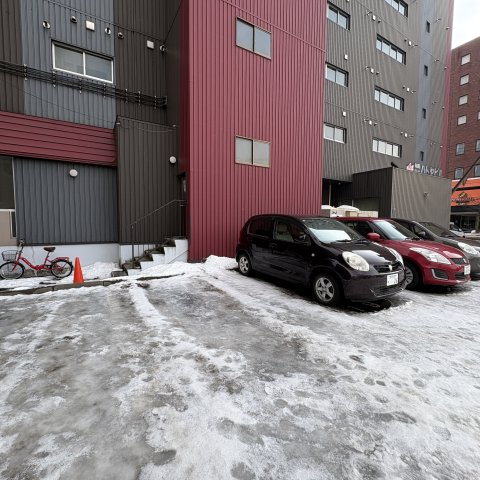 第１０ハトヤビルの駐車場