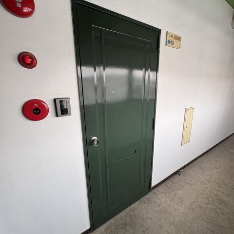 第１０ハトヤビルのエントランス