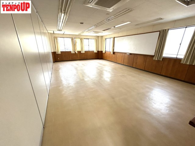 天白区池場１丁目貸店舗の居間・リビング