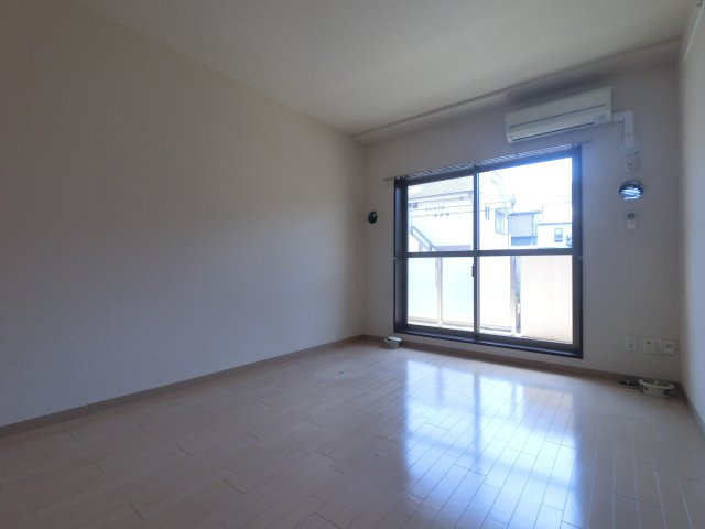 ヴィラ　クロシェットの洋室