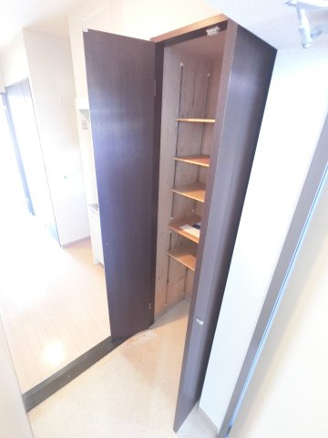 ヴィラ　クロシェットの玄関