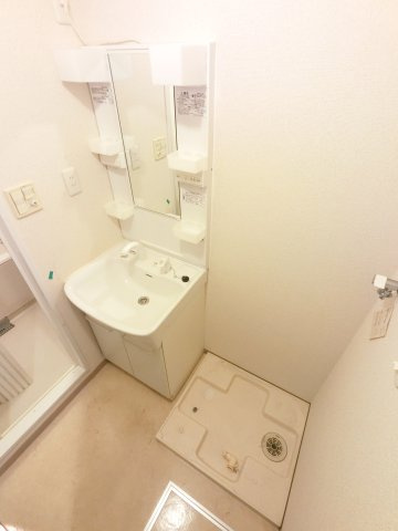 ヴィラ　クロシェットの洗面所