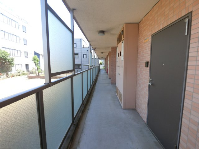 ヴィラ　クロシェットのロビー