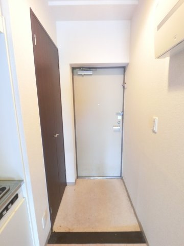 ヴィラ　クロシェットの玄関