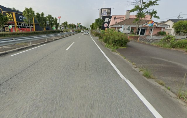 加東市新町　沿道用地の前面道路含む現地写真