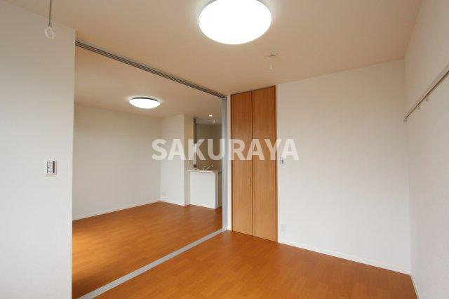 シャーメゾンアイリスの洋室|現況と異なる場合がございます。