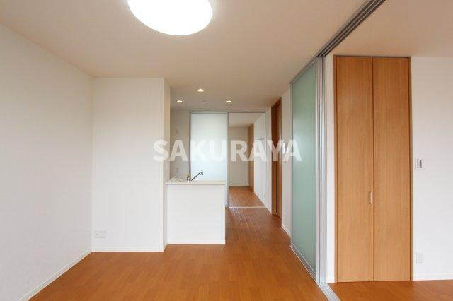 シャーメゾンアイリスの居間・リビング|現況と異なる場合がございます。