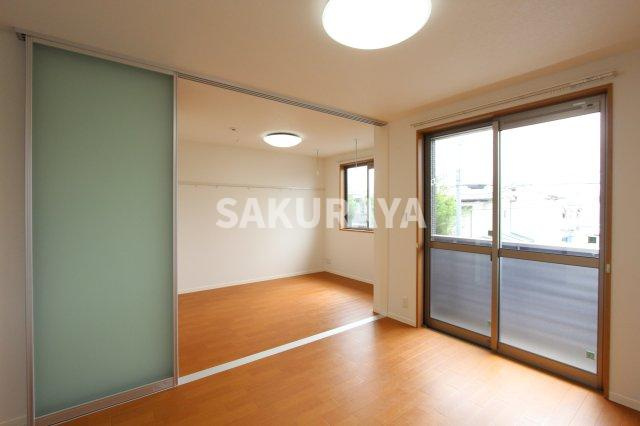 シャーメゾンアイリスの居間・リビング|現況と異なる場合がございます。